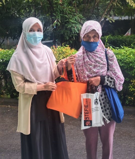 Penyaluran dana kafarat oleh Zona Madina Dompet Dhuafa