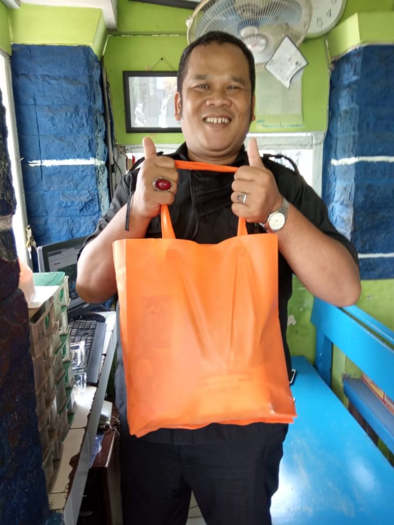 Penyaluran dana kafarat oleh Zona Madina Dompet Dhuafa